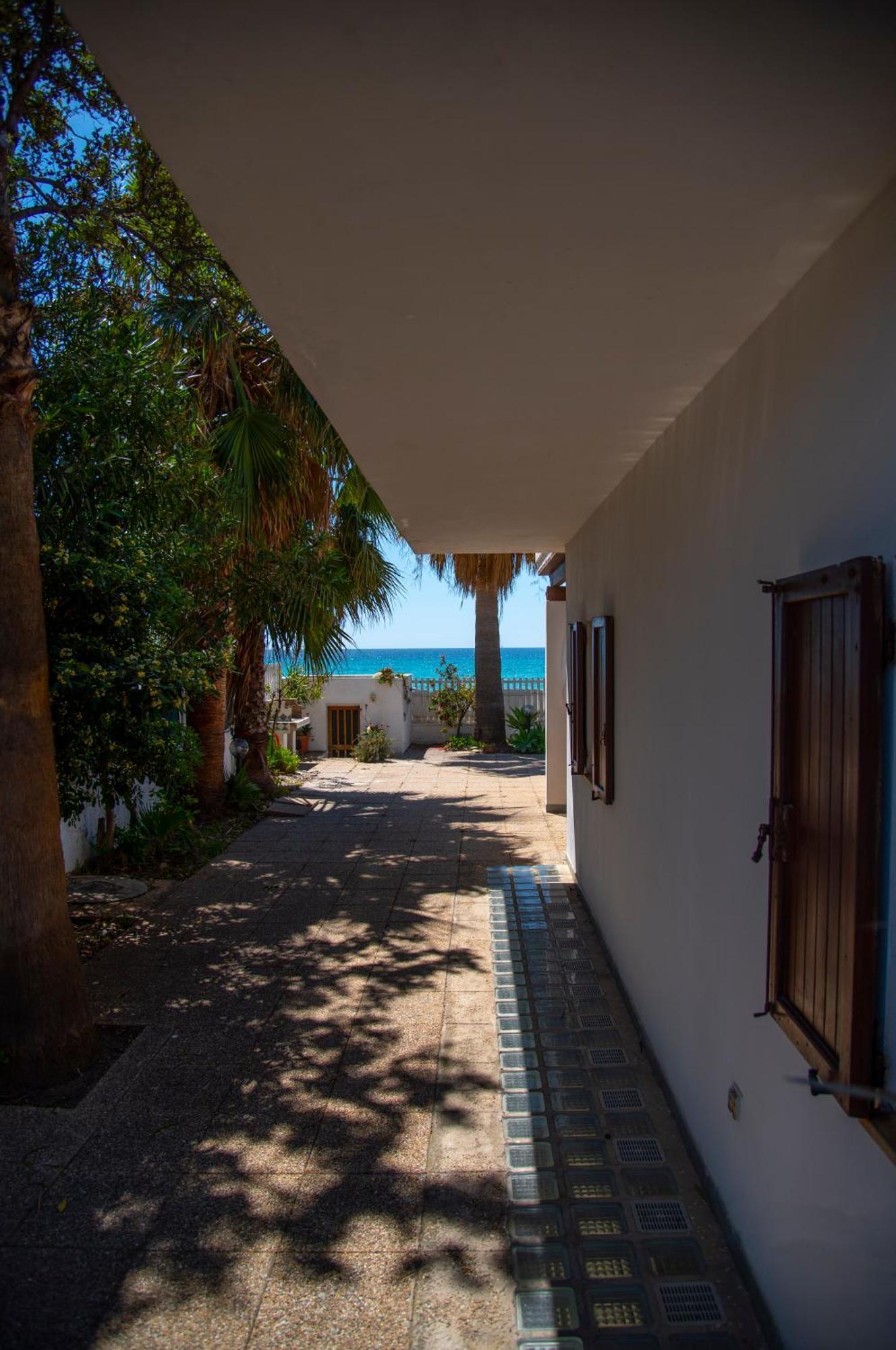 Villa By The Beach Sant'Andrea  Exterior photo